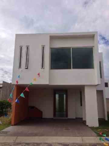 Residencia en Real San Ignacio en Col Sta Anita  por Lopez Mateos  $2,050,000 Te