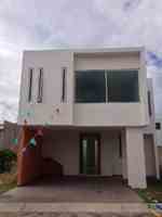 Residencia en Real San Ignacio en Col Sta Anita por Lopez Mateos $2,050,000 Te